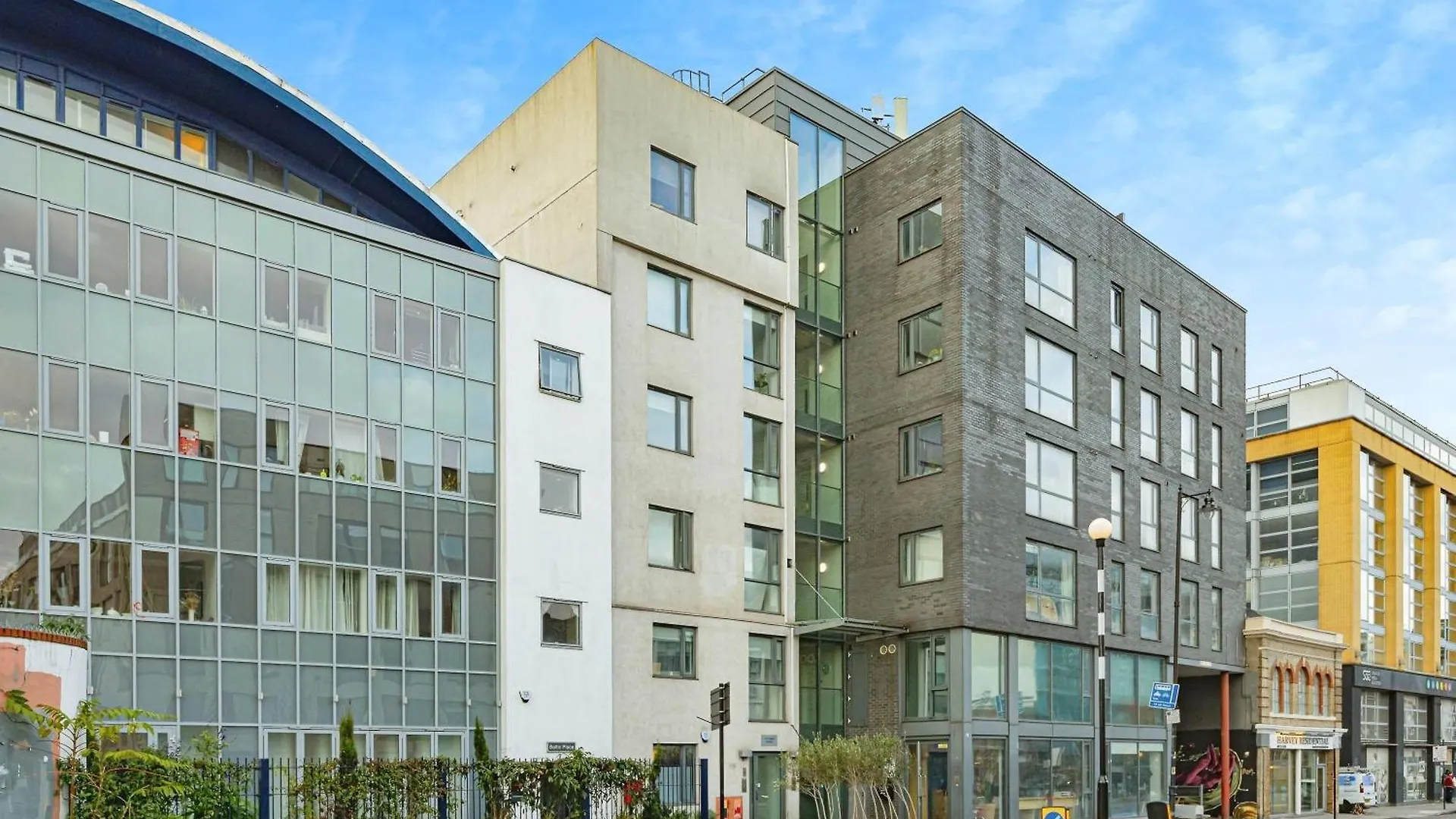 New Stylish 2 Bed 2 Bathrooms Flat Next To Canal London Apartment